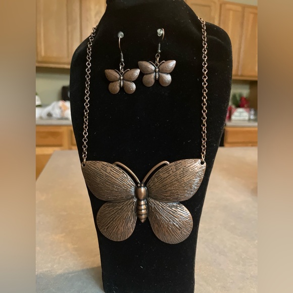 Butterfly Pendant Necklace and Earring Set - Picture 4 of 4